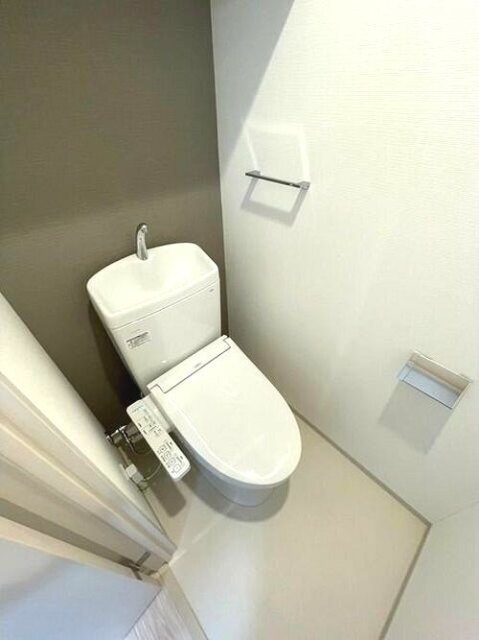 トイレ　温水洗浄便座完備