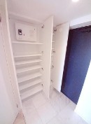 玄関　※別部屋参考写真