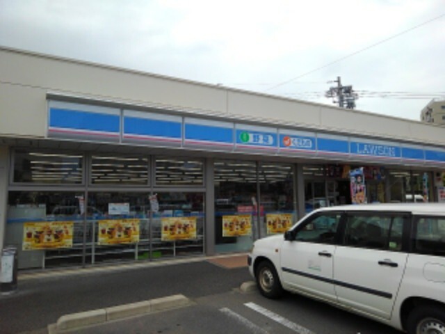 コンビニ　ローソン長野居町店（コンビニ）まで242m