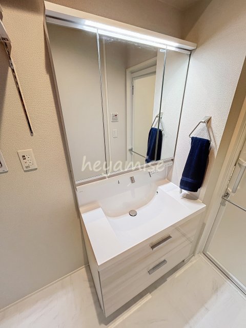 洗面設備　写真は２０３号。家具等はつきません。