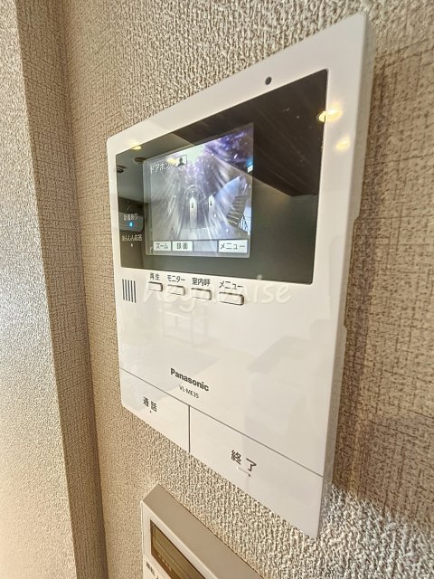 セキュリティ　写真は２０３号。家具等はつきません。