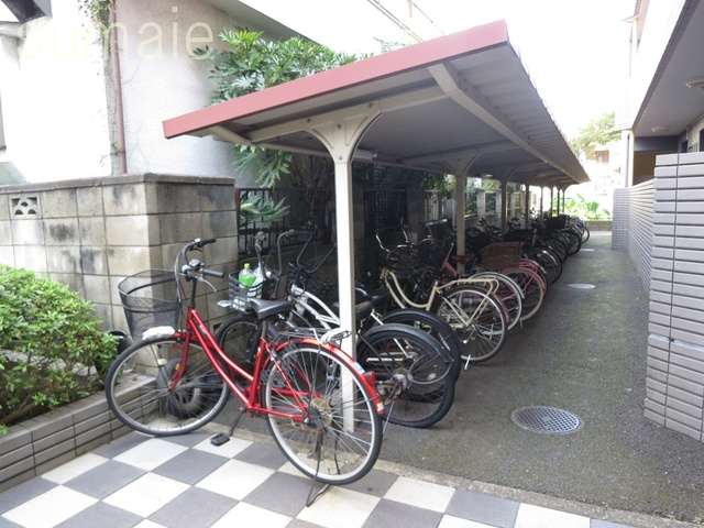 その他共有部分　屋根付き駐輪場あります♪