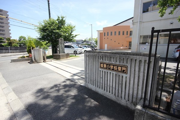 小学校　徳島市立城東小学校（小学校）まで596m