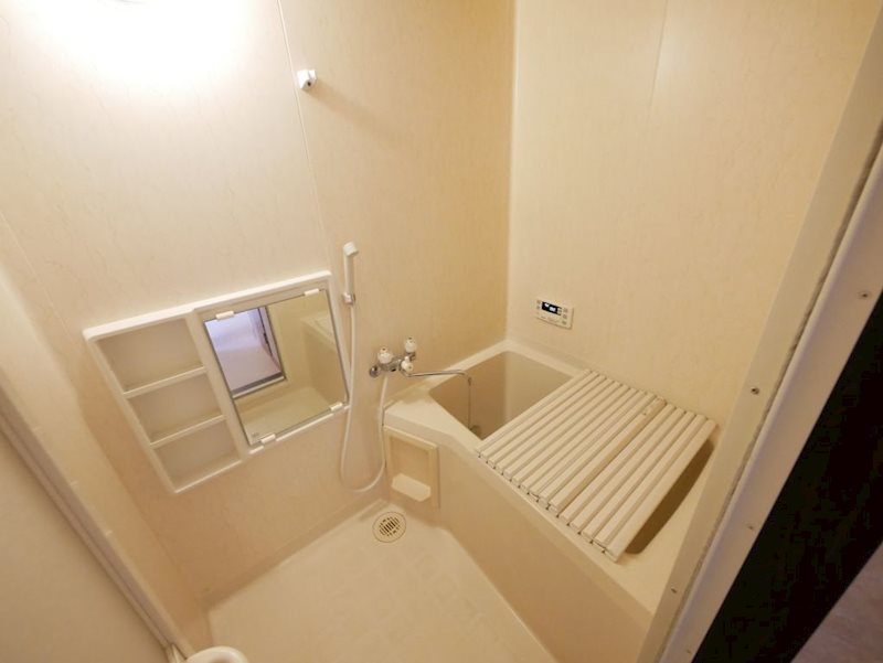 バス・シャワールーム　シャワー、追い焚き給湯