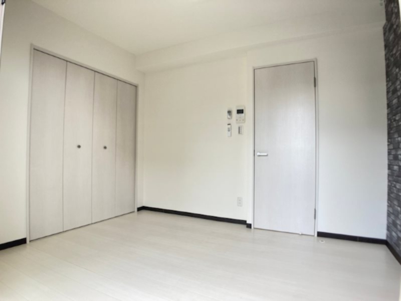その他部屋・スペース　開放的な寝室です