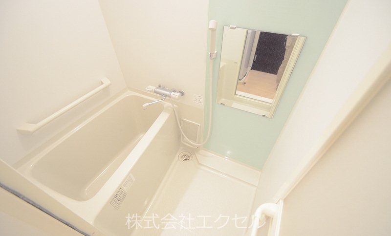バス・シャワールーム　浴室乾燥機付きです。
