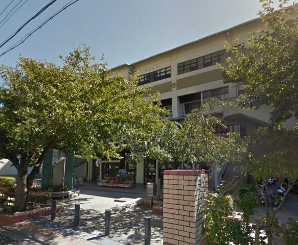小学校　京都市立御所南小学校（小学校）まで641m