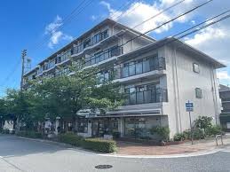 コンビニ　内田笑店株式会社（コンビニ）まで128m