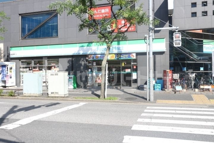 コンビニ　ファミリーマート篠崎駅南口店（コンビニ）まで120m