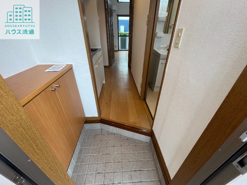 玄関　※同タイプ別号室のお写真です