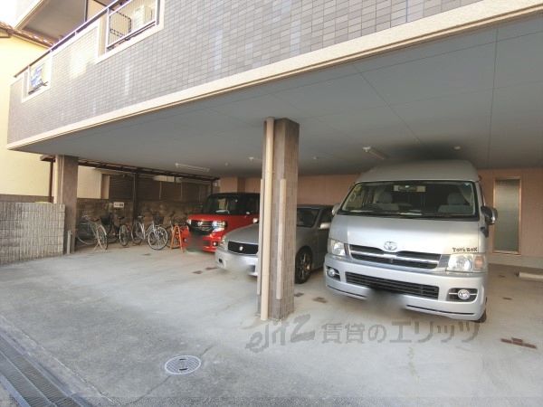 駐車場　駐車場