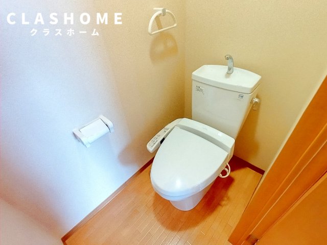 トイレ　同物件の別部屋になります。