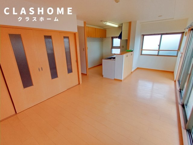 居室・リビング　同物件の別部屋になります。