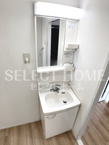 洗面設備　朝の支度にも助かる、独立の洗髪洗面化粧台