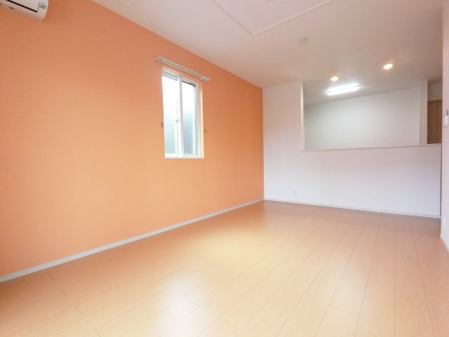 居室・リビング　※募集部屋は側面の窓はございません