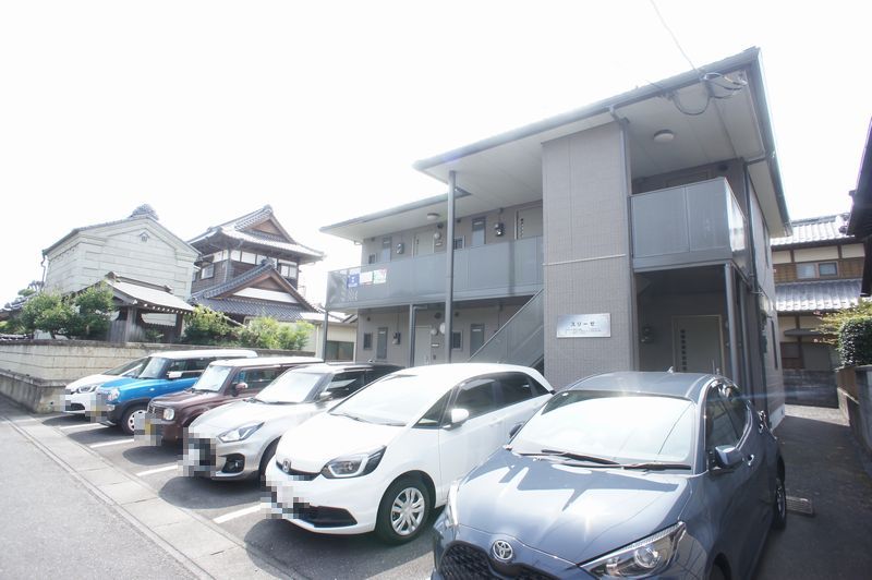 建物外観　駐車場１台付き♪