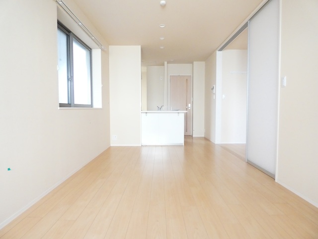 居室・リビング　★明るいフローリングの角部屋です★