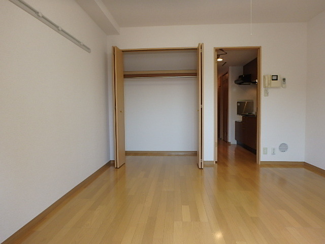 居室・リビング　ゆったり８帖のお部屋でくつろげますね