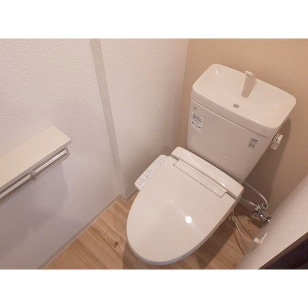 トイレ　嬉しいウォシュレット付きのトイレ！便座温かいですよ♪