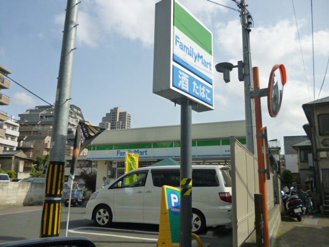 その他　ファミリーマート（その他）まで330m