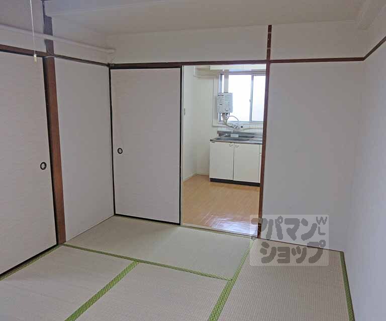 居室・リビング　明るいお部屋になっております