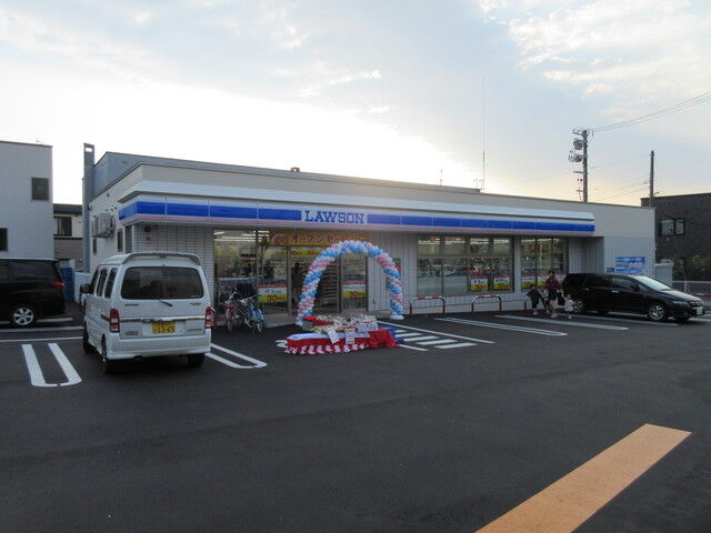 コンビニ　ローソン札幌月寒1条二丁目店（コンビニ）まで311m