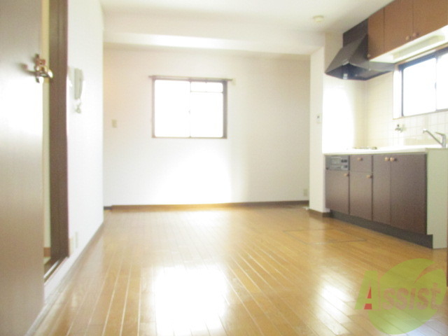 居室・リビング　これまた、明るいお部屋ですねー。