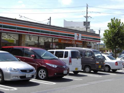 コンビニ　セブンイレブン浜松鴨江3丁目店（コンビニ）まで513m