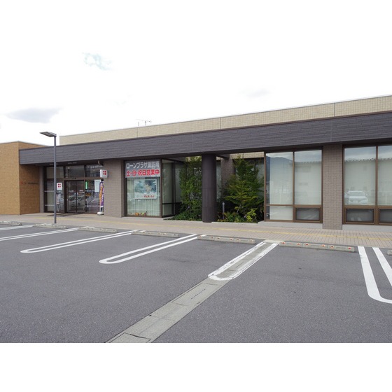 銀行　八十二銀行諏訪南支店（銀行）まで1427m