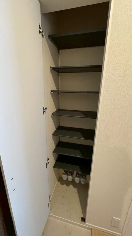 玄関　収納豊富なシューズボックスです♪