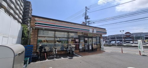 コンビニ　セブンイレブン 市川鬼高3丁目店（コンビニ）まで1106m