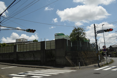 中学校　横浜市立市ケ尾中学校（中学校）まで1016m