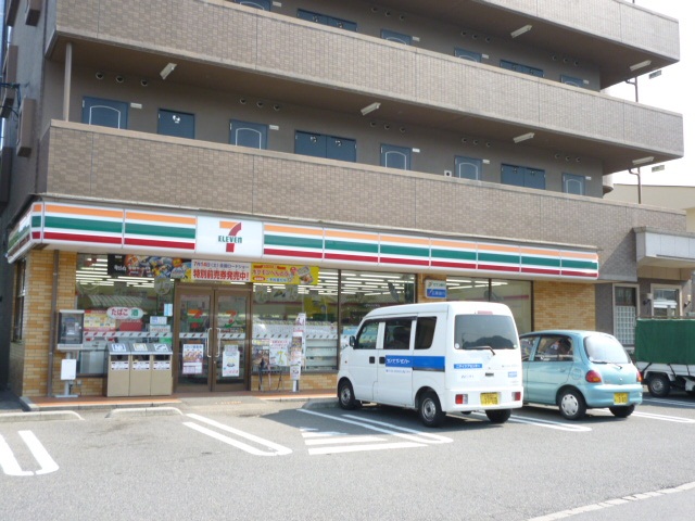コンビニ　セブンイレブン（コンビニ）まで1325m