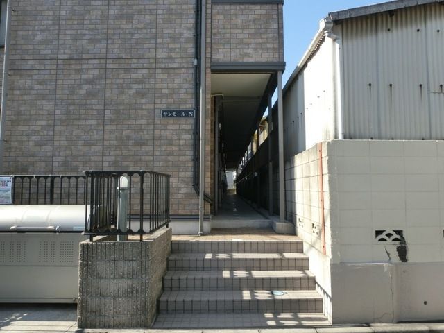 エントランス　アパート入り口