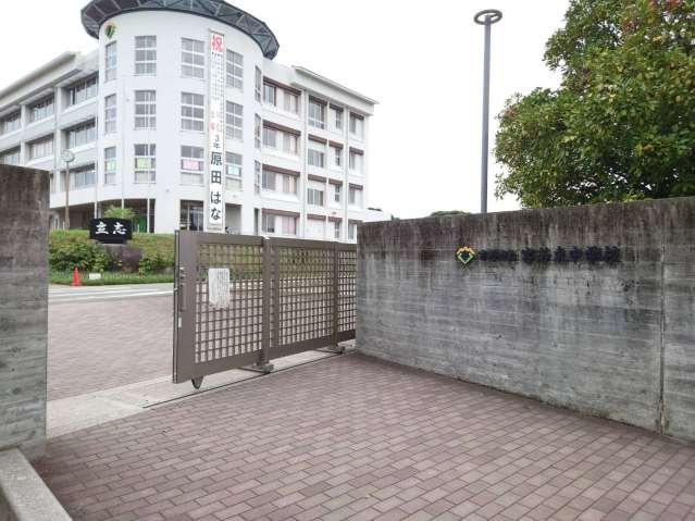 中学校　宮若市立東中学校（中学校）まで821m