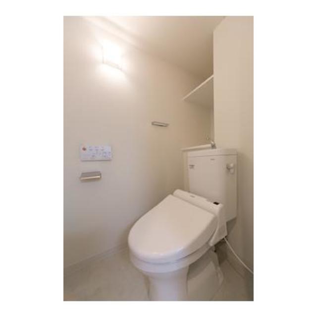 トイレ　※写真は同タイプ住戸です。