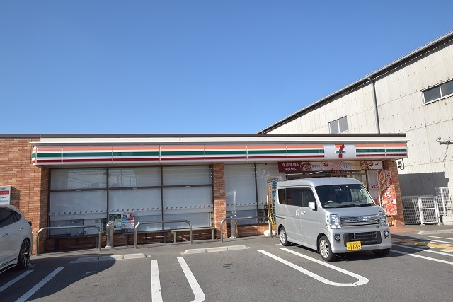コンビニ　セブンイレブン　大阪横堤3丁目店（コンビニ）まで607m