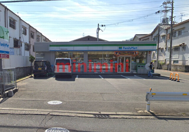 コンビニ　ファミリーマート高槻芝生住宅前店（コンビニ）まで310m
