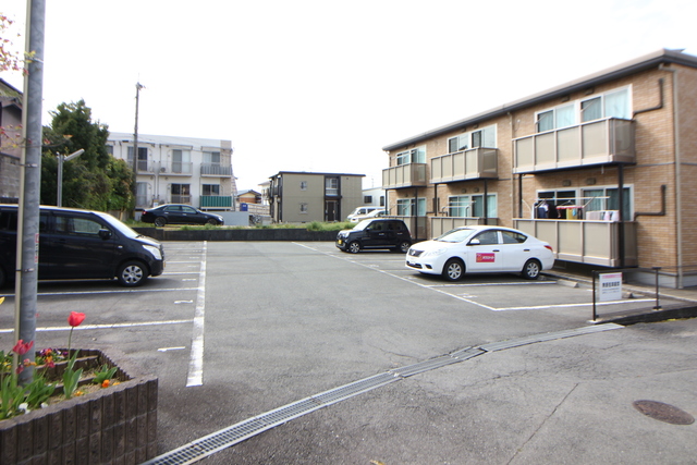 駐車場　全区画平置きの駐車場です。