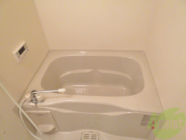 バス・シャワールーム　キレイなお風呂です。入居して掃除をしなければ。。。してね