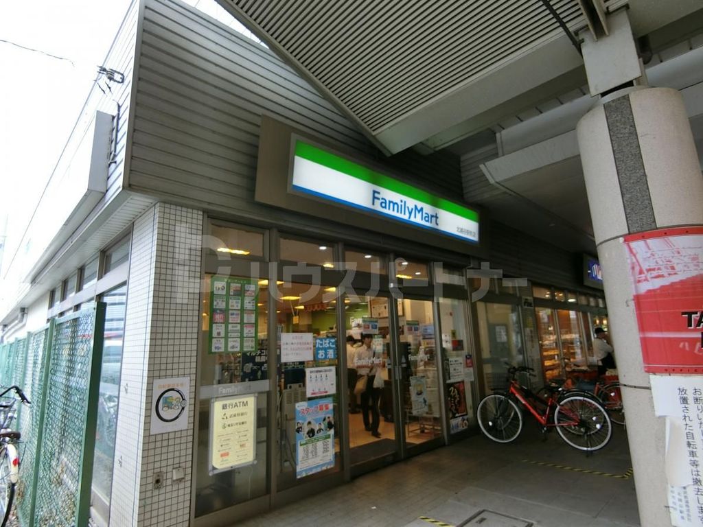 コンビニ　ファミリーマート北越谷駅前店（コンビニ）まで270m
