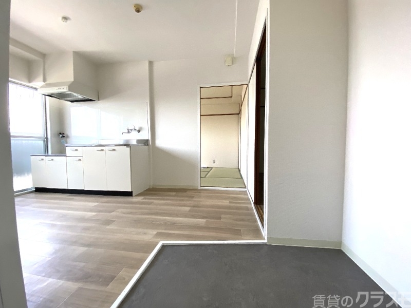 玄関　玄関を一歩入ると・・・こんな感じです。