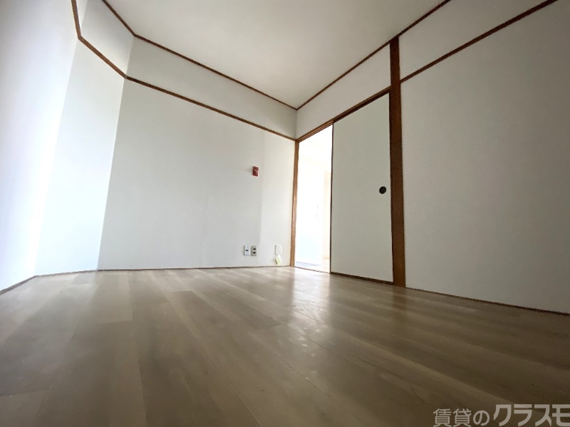 居室・リビング　白を基調にした明るいお部屋です。
