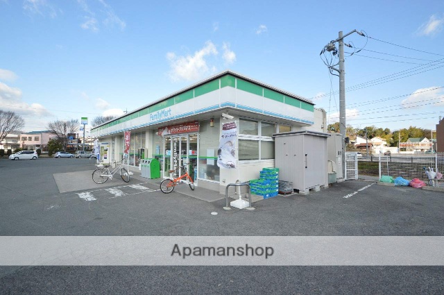 コンビニ　ファミリーマート（コンビニ）まで500m