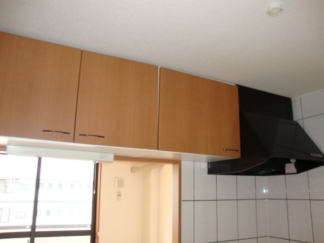 キッチン　キッチン吊戸棚