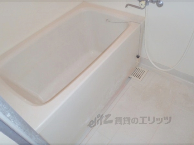 バス・シャワールーム　ゆったり入れるお風呂です。