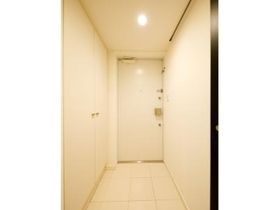 玄関　写真は同タイプ住居です。