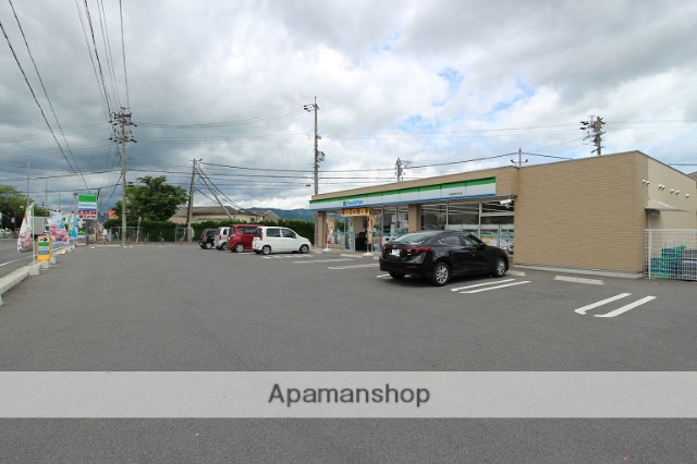 コンビニ　ファミリーマート（コンビニ）まで901m