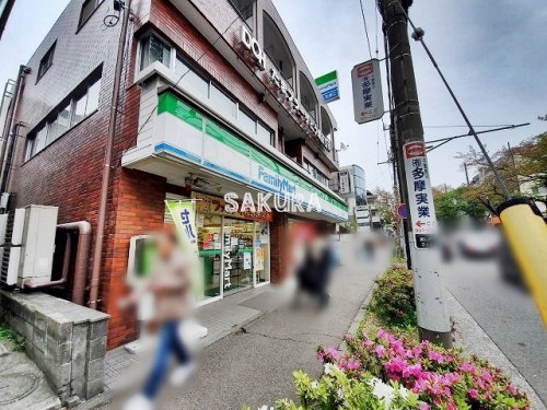 コンビニ　ファミリーマート たまプラーザ店（コンビニ）まで156m
