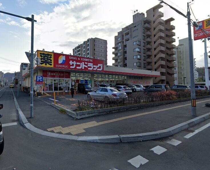 ドラックストア　サンドラッグ南4条店（ドラッグストア）まで313m
